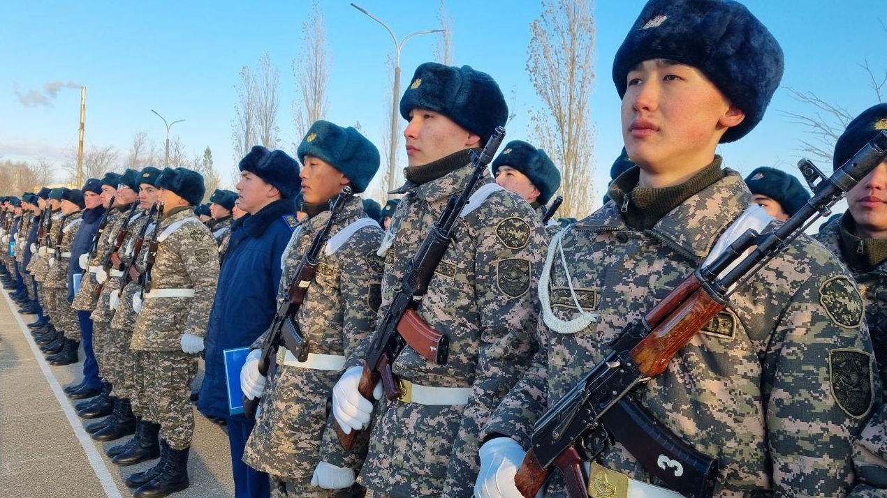 Какой распорядок дня существует для военнослужащих проходящих военную службу по призыву